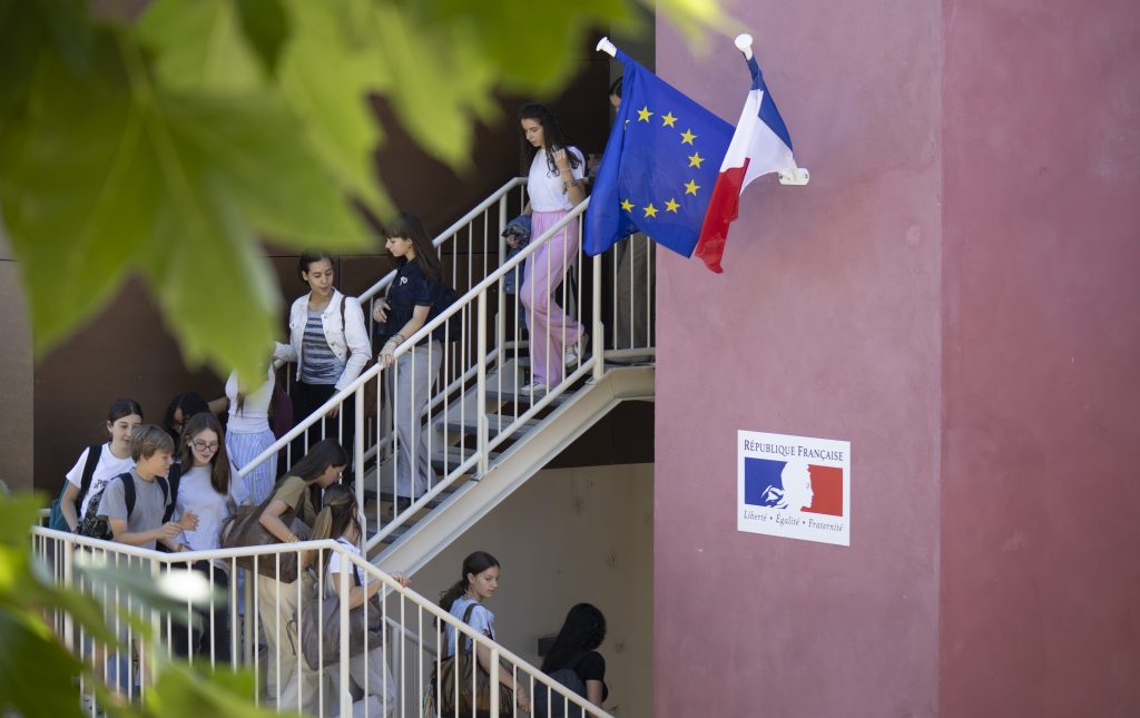 2024-2025 Drapeaux